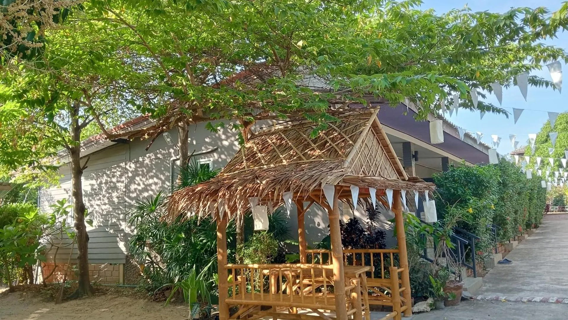 Lanta Beautiful Beach House Koh Lanta Guest house